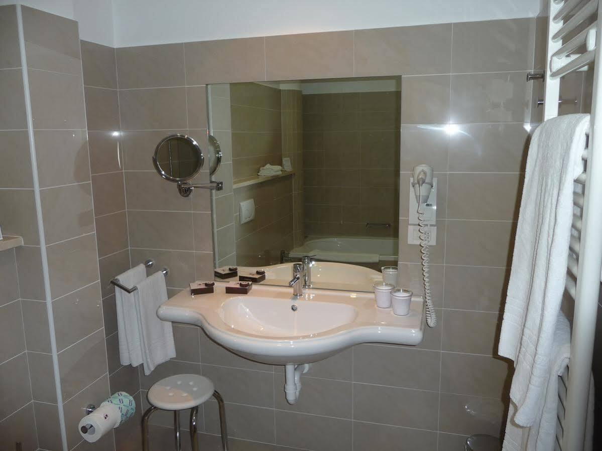 Best Western Ivrea Crystal Palace Banchette D'Ivrea Екстер'єр фото